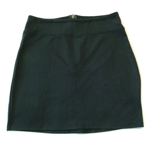 Urban Outfitters Dresses & Skirts - Silence + Noise UO Black Mini Skirt M Sexy Short